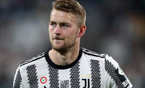 曼聯(lián)謹(jǐn)慎應(yīng)對德里赫特背傷：穩(wěn)步康復(fù)待王者歸來