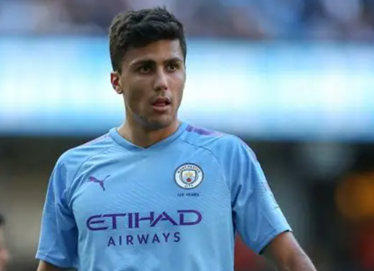 羅德里轉(zhuǎn)會(huì)風(fēng)波：留隊(duì)續(xù)約還是另覓新途？